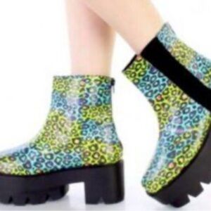 BUMPER LEOPARD PRINT GREEN & BLUE MULTI COLOR PLATFORM LEATHERETTE BOOTS SIZE 9